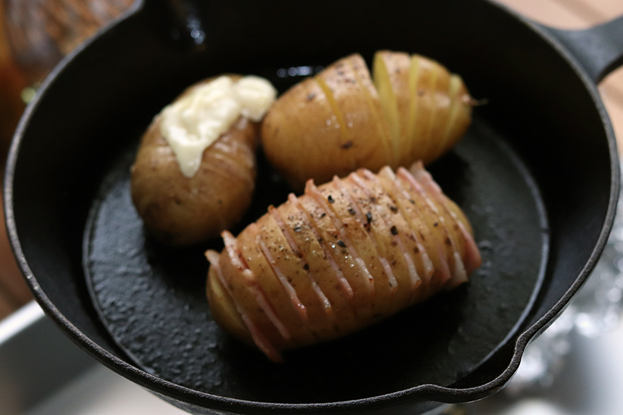 スキレットで簡単おしゃれなハッセルバックポテト Camp Standard キャンプスタンダード