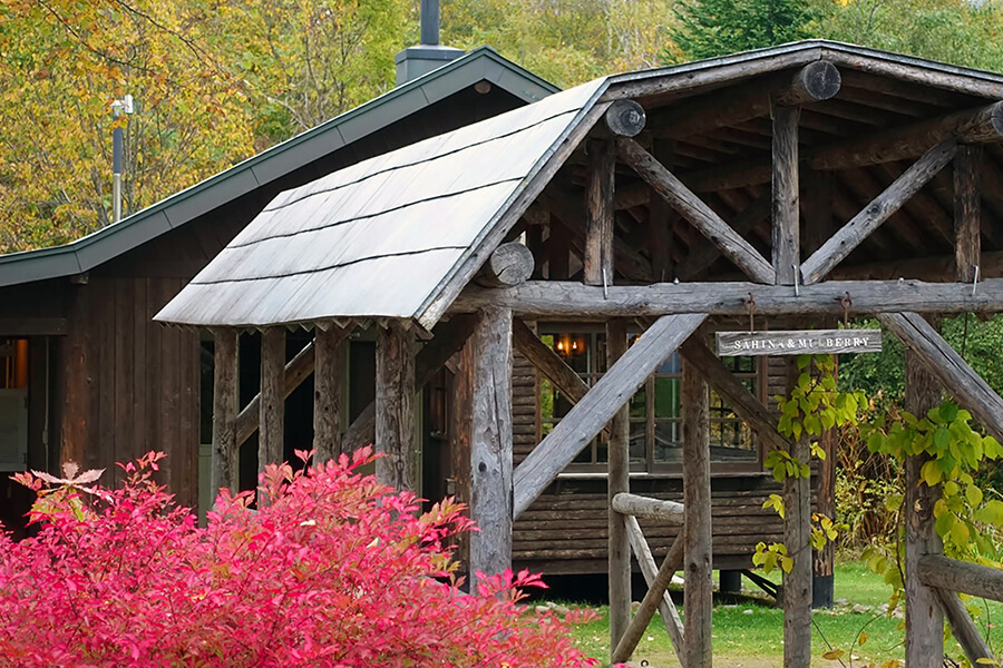 ニセコサヒナキャンプ場 石炉で直火の焚き火を楽しもう Camp Standard キャンプスタンダード